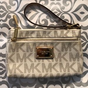 Michael Kors Wristlet